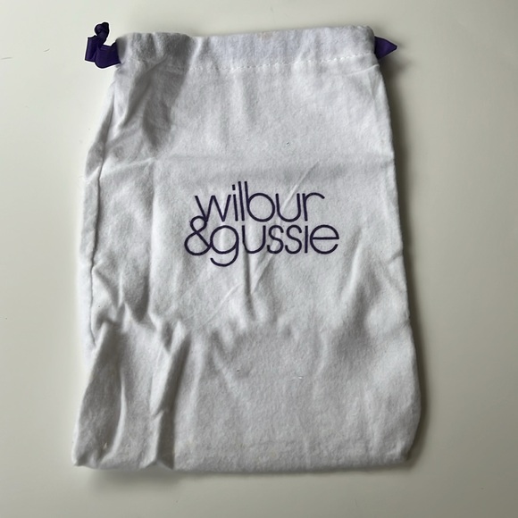 Clutch • Wilbur & Gussie from London • Green Satin w/ beautiful brooch • - Picture 7 of 9